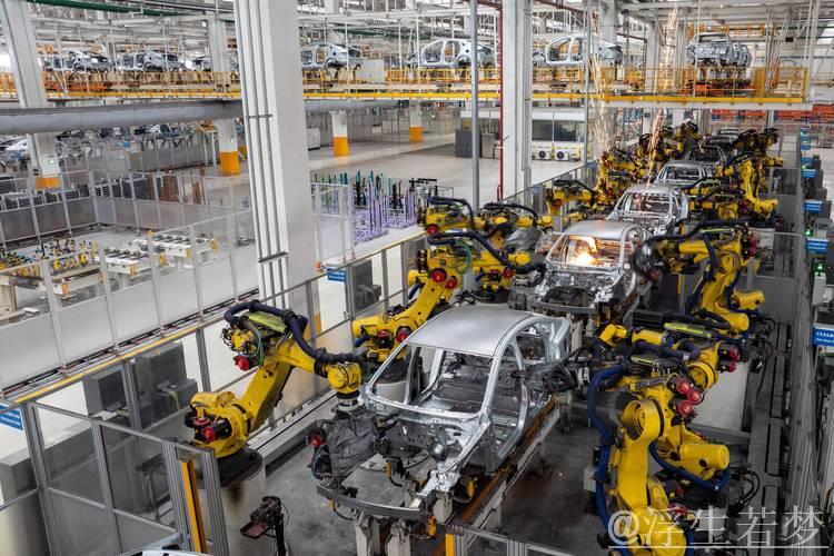 工业互联网赋能汽车新工厂——数智化干出精细活（新春走基层·探访新质生产力）